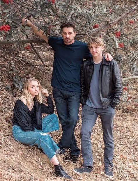 skeet ulrich kids.